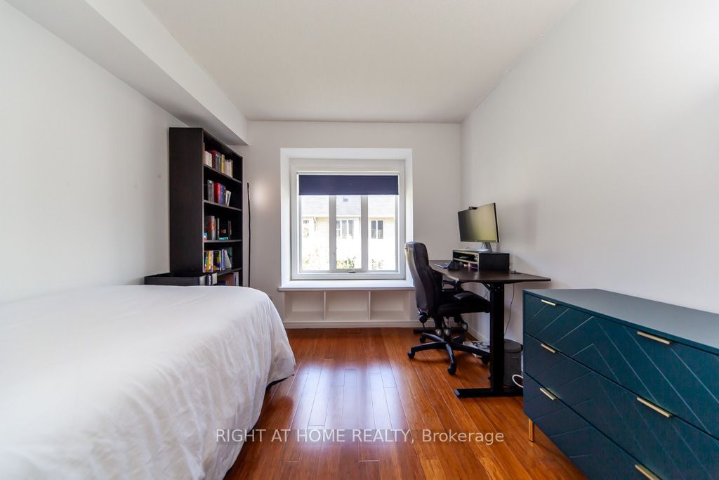 208 Niagara St, unit 36 for sale - image #27