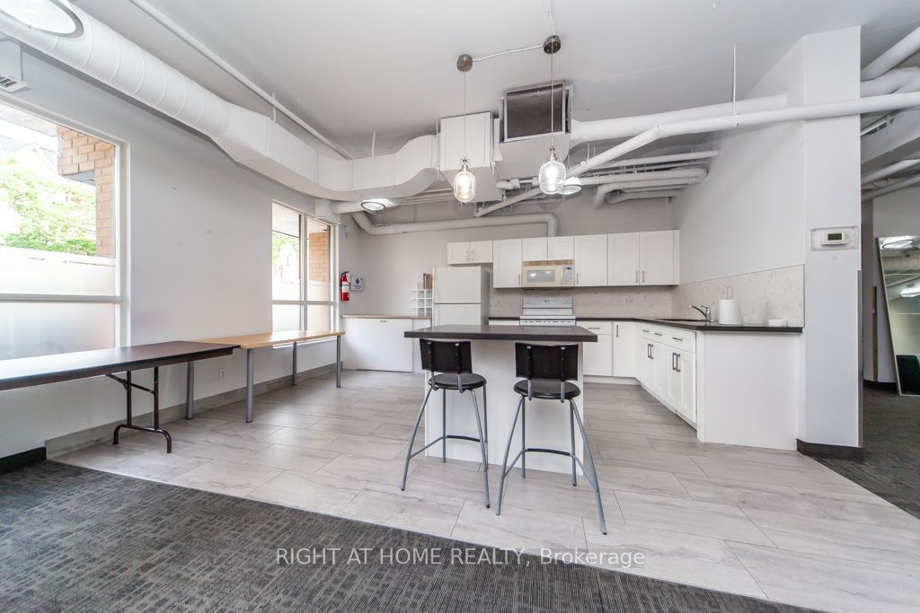 208 Niagara St, unit 36 for sale - image #36