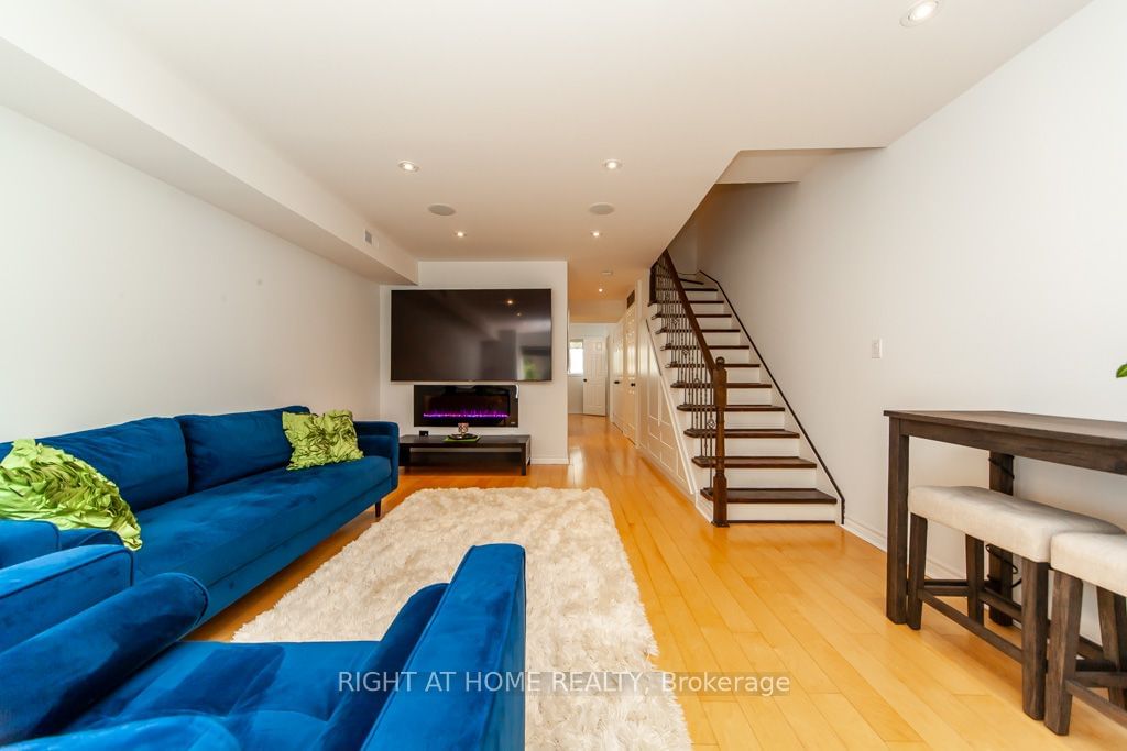 208 Niagara St, unit 36 for sale - image #5