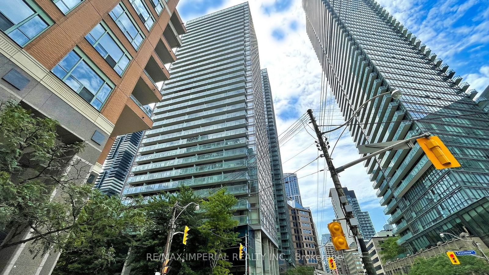 37 Grosvenor St, unit 403 for sale - image #1