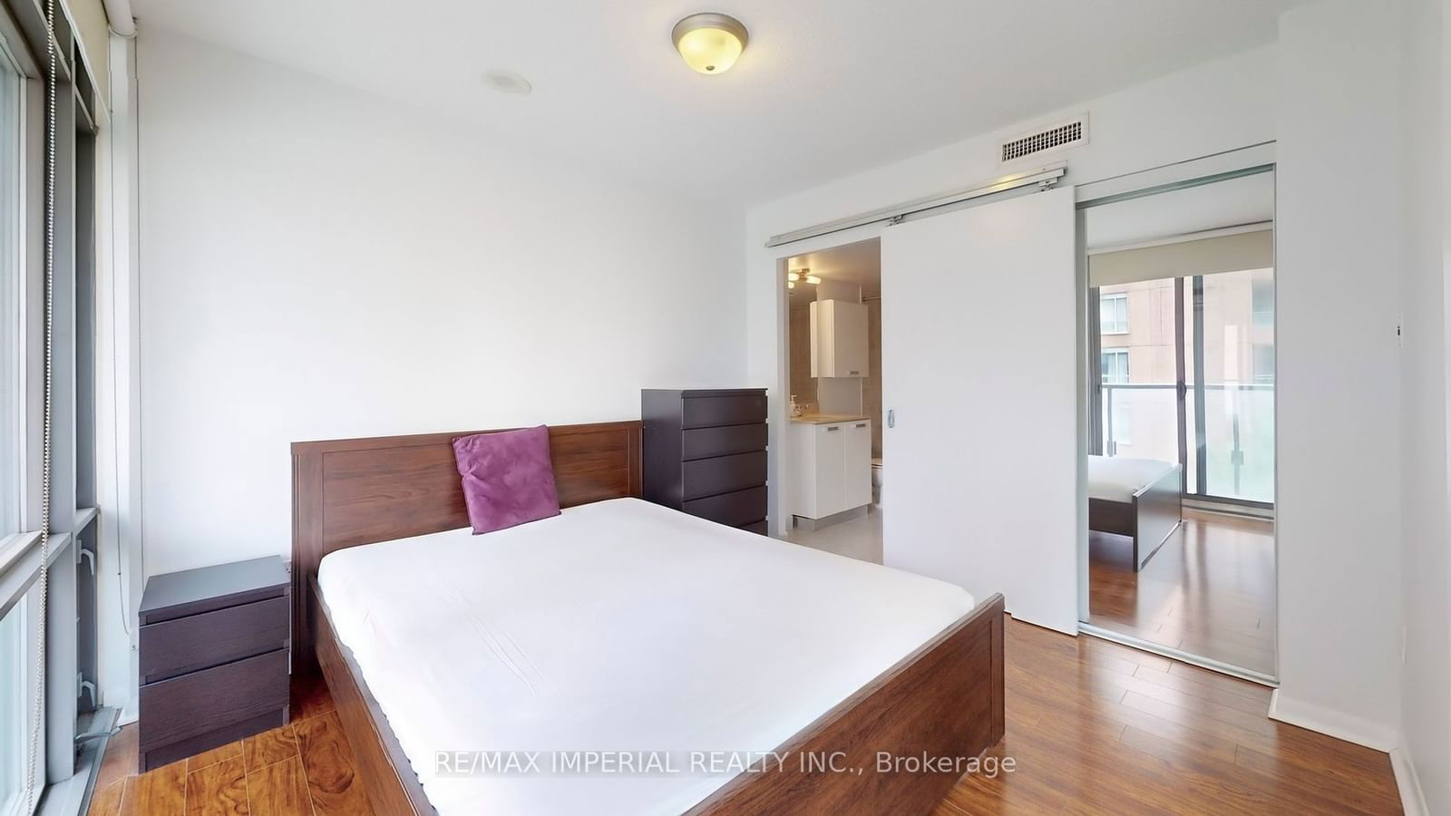 37 Grosvenor St, unit 403 for sale - image #14