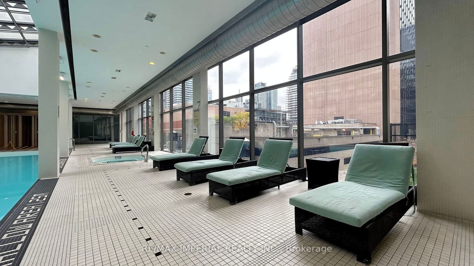 37 Grosvenor St, unit 403 for sale - image #22