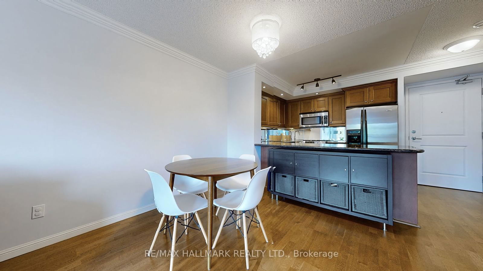 900 Mount Pleasant Rd, unit 323 for sale - image #5