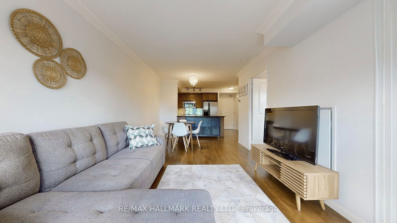 900 Mount Pleasant Rd, unit 323 for sale - image #7