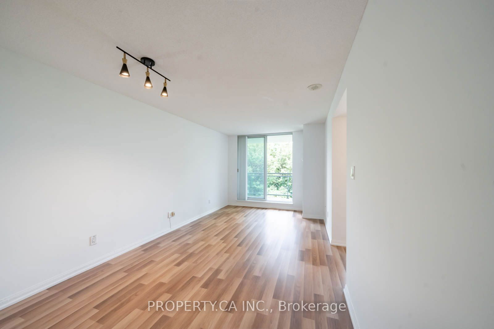 398 Eglinton Ave E, unit 603 for sale - image #2