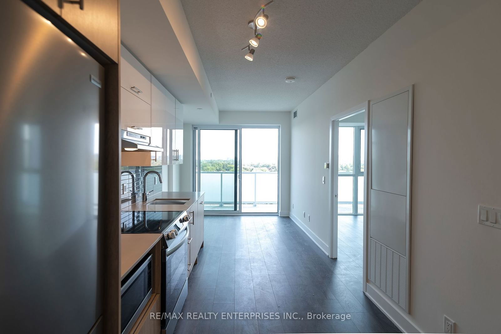 188 Fairview Mall Dr, unit 908 for rent - image #6