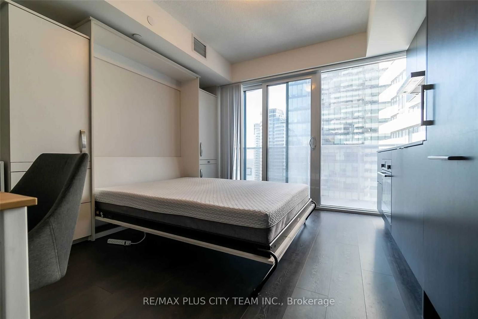 88 Harbour St, unit 2511 for rent - image #3