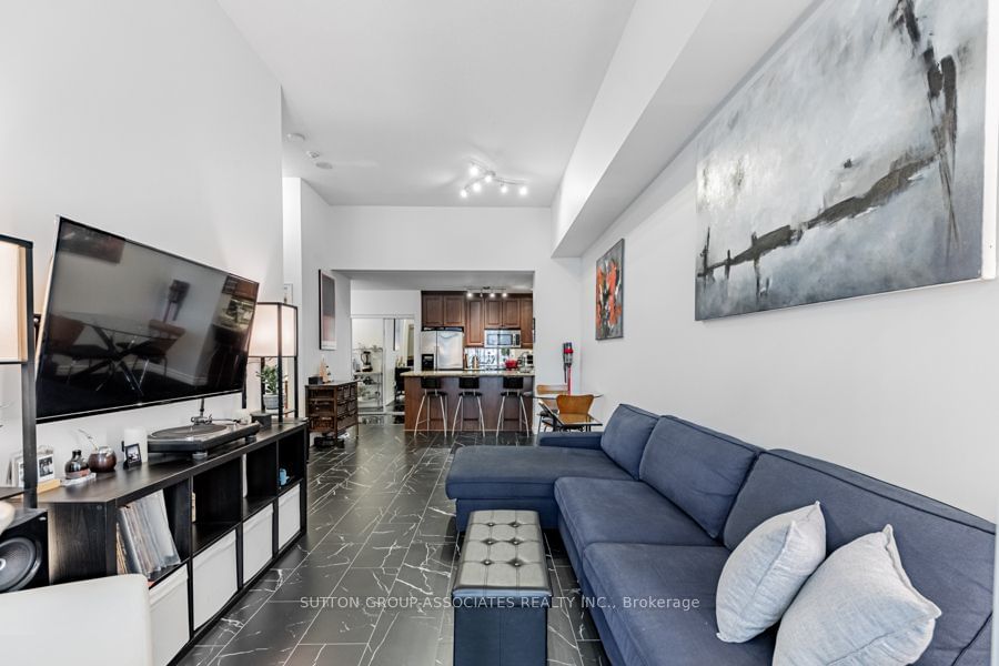 628 Fleet St, unit 110 for sale - image #8