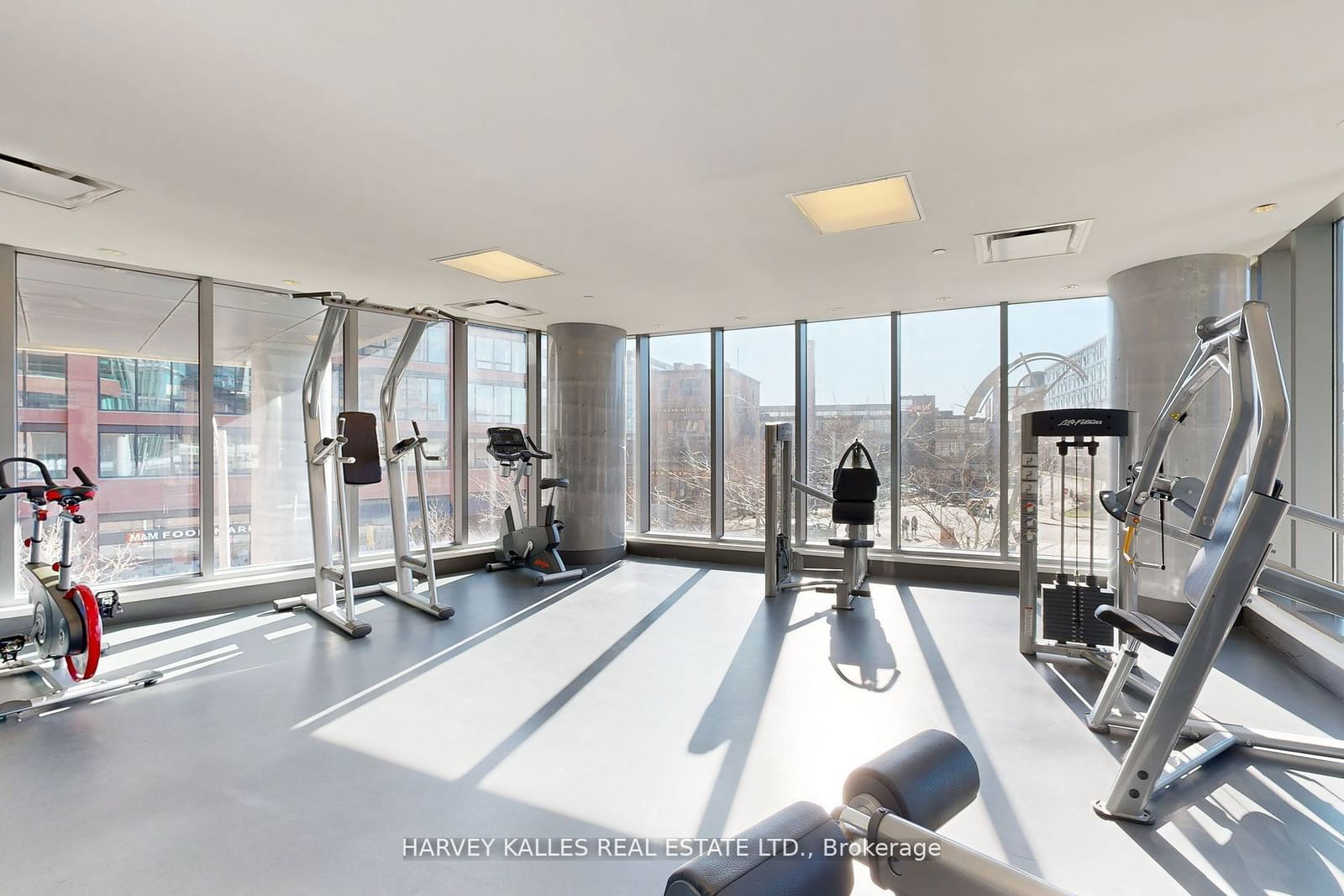 150 East Liberty St, unit 611 for sale - image #20