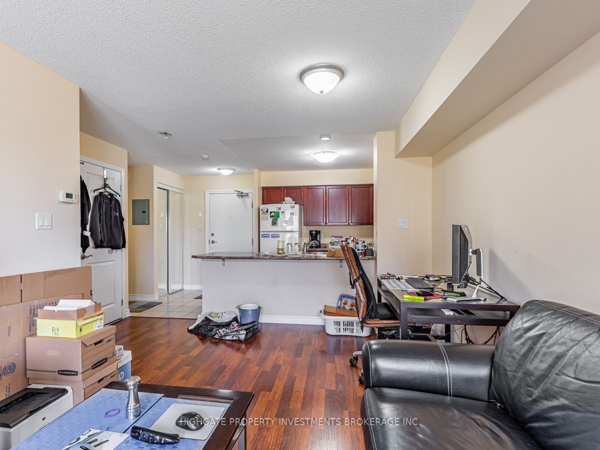 872 Sheppard Ave W, unit 312 for rent - image #9