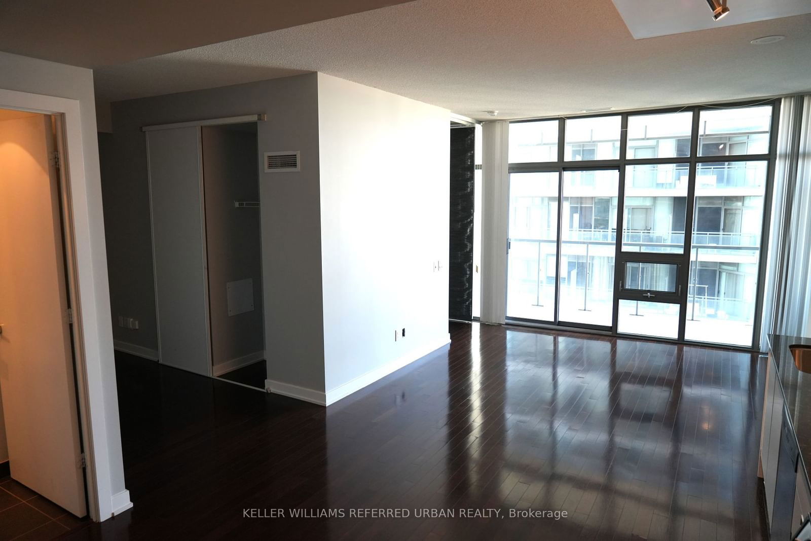 33 Charles St E, unit 3401 for rent