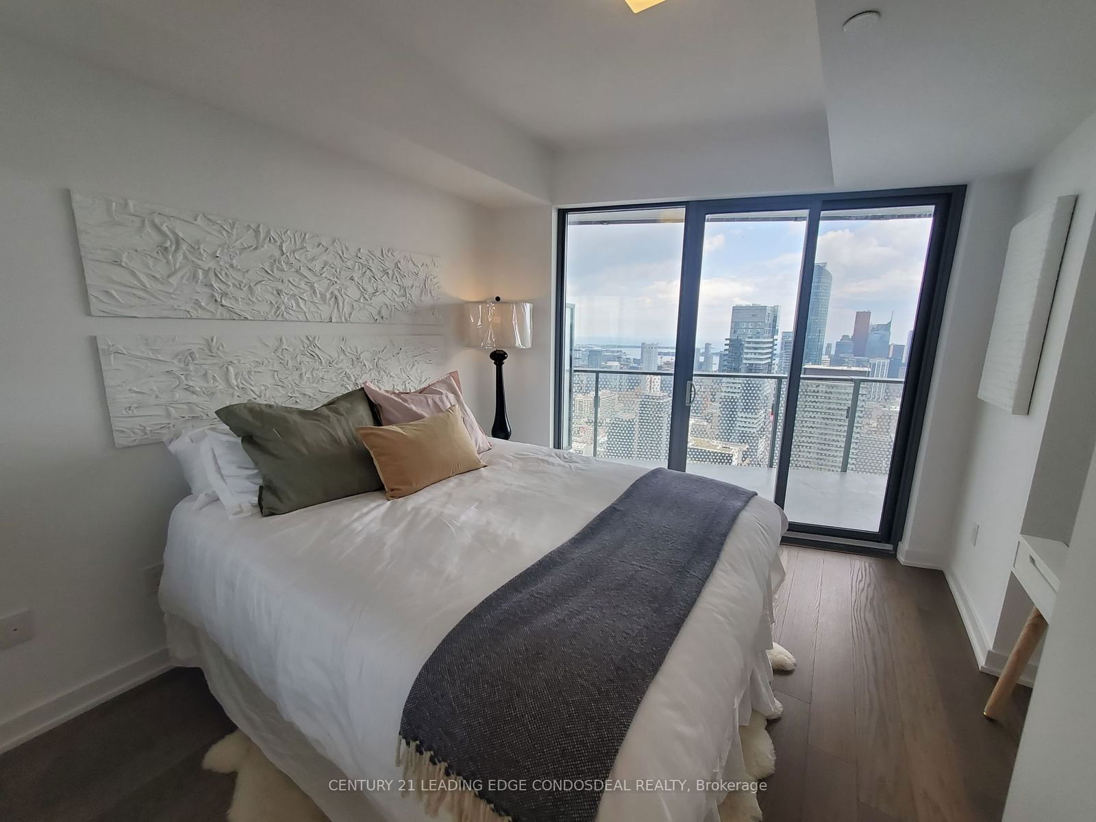 11 Wellesley St W, unit 5905 for sale - image #18