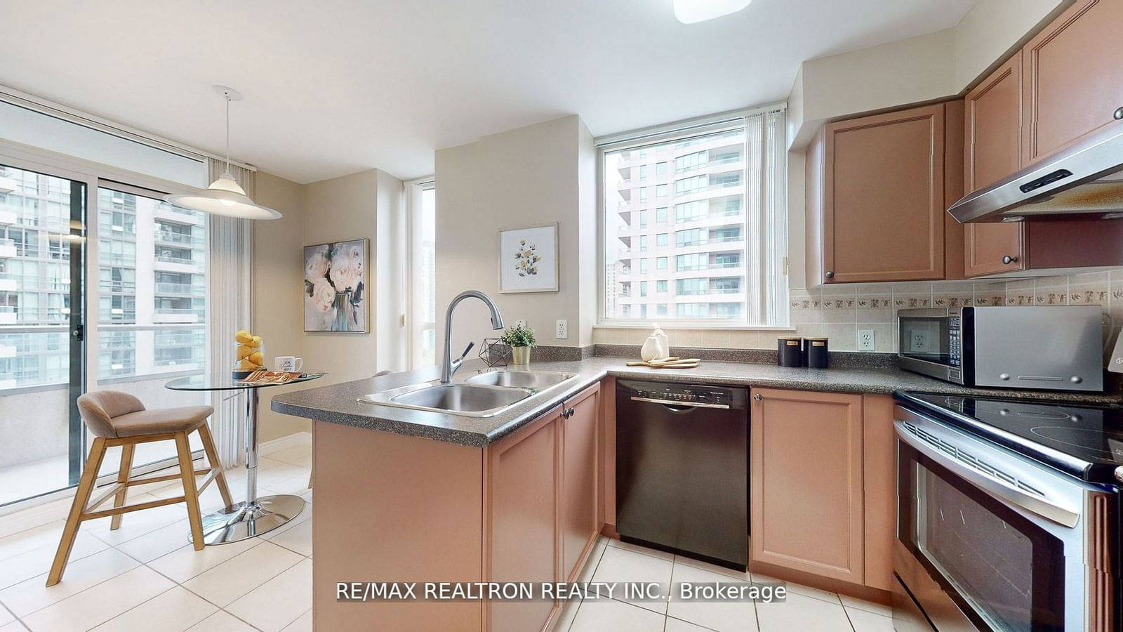 23 Hollywood Ave, unit 1708 for sale - image #10