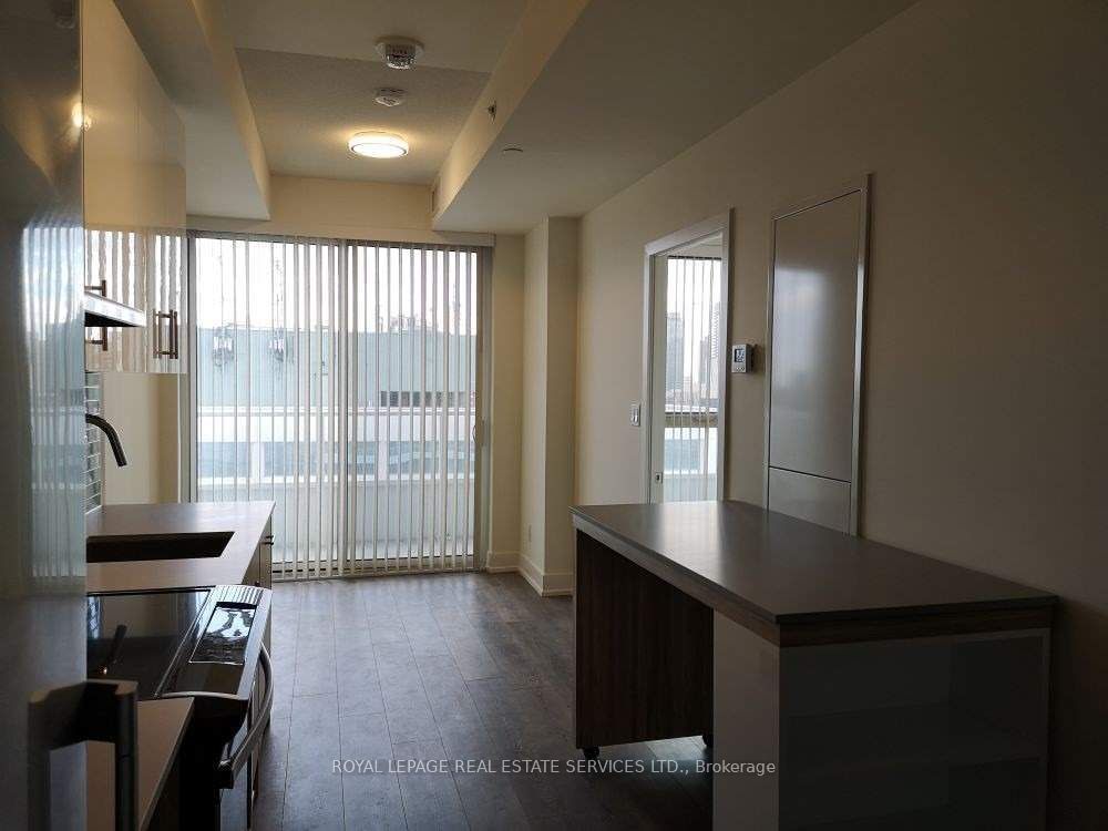 180 Fairview Mall Dr, unit 1013 for rent - image #7