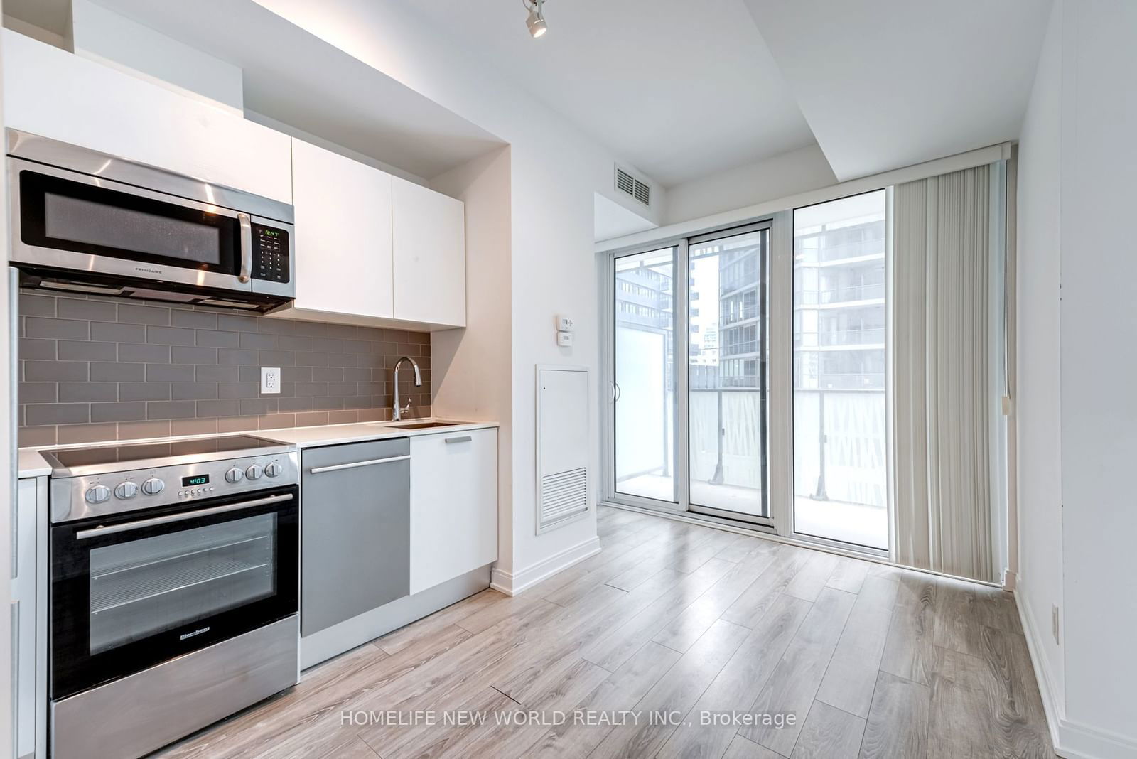 42 Charles St E, unit 703 for sale