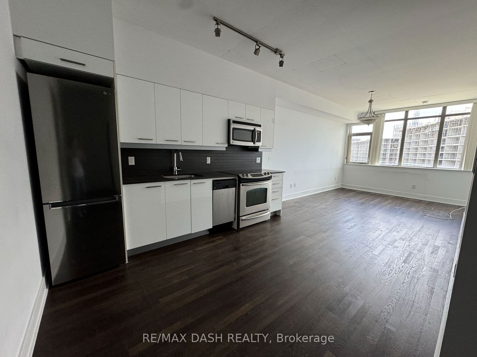 90 Trinity St | Trinity Lofts | 1 Bed + 1 | 1 Bath | Unit #705