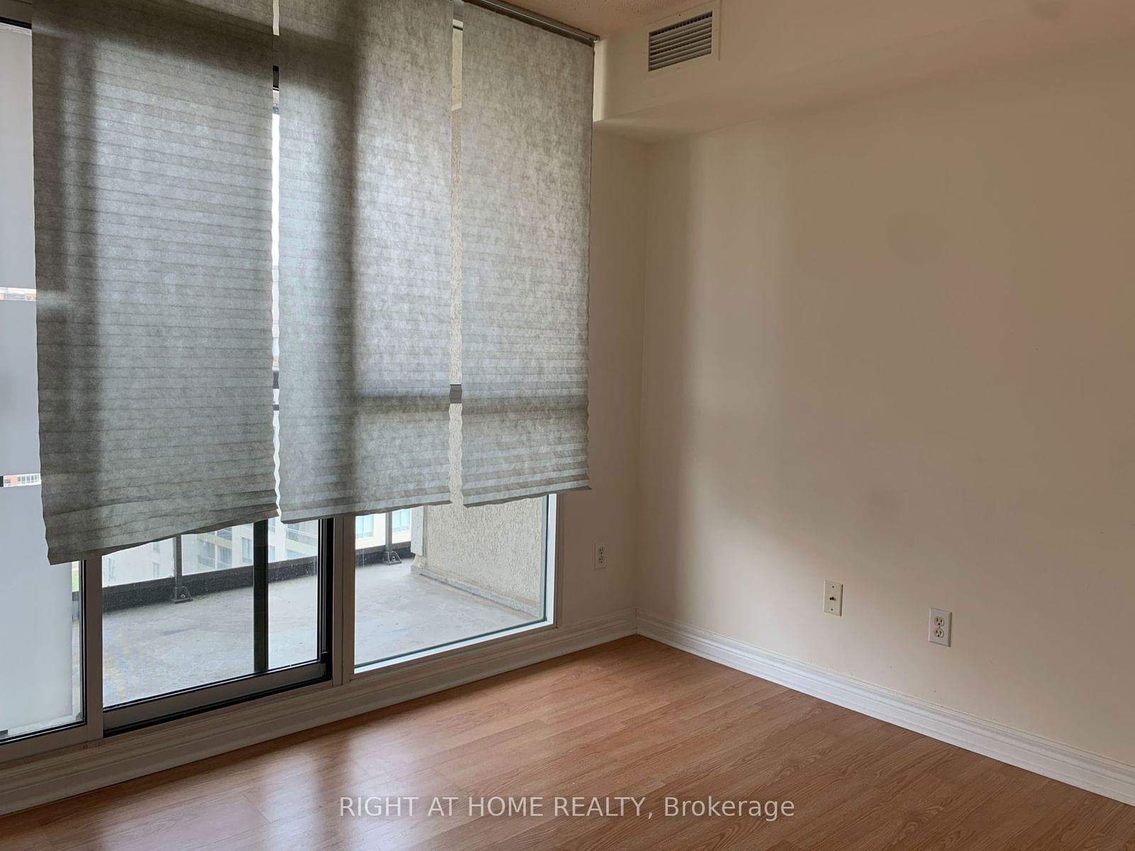 18 Parkview Ave, unit 1903 for rent - image #10