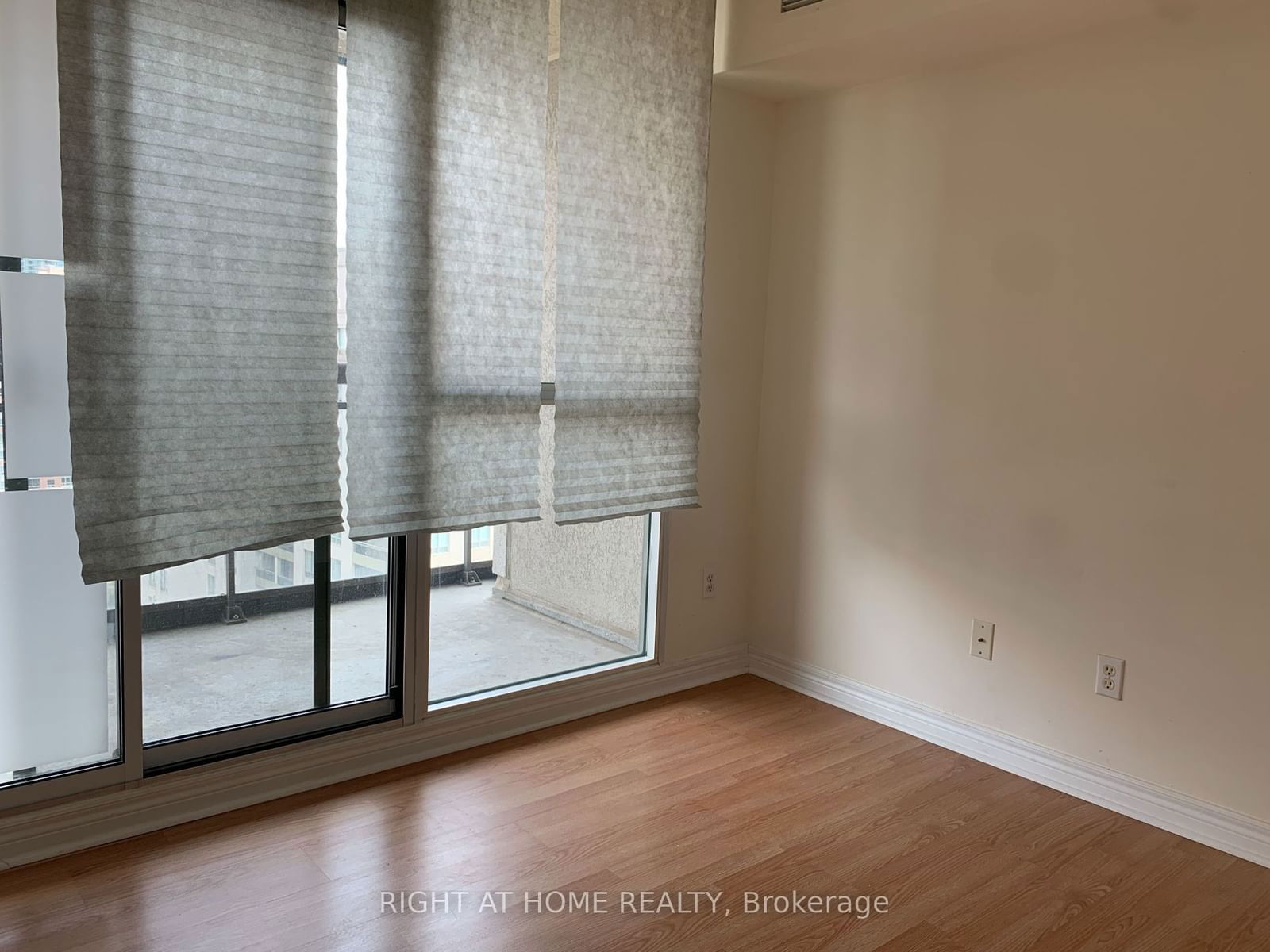 18 Parkview Ave, unit 1903 for rent - image #11