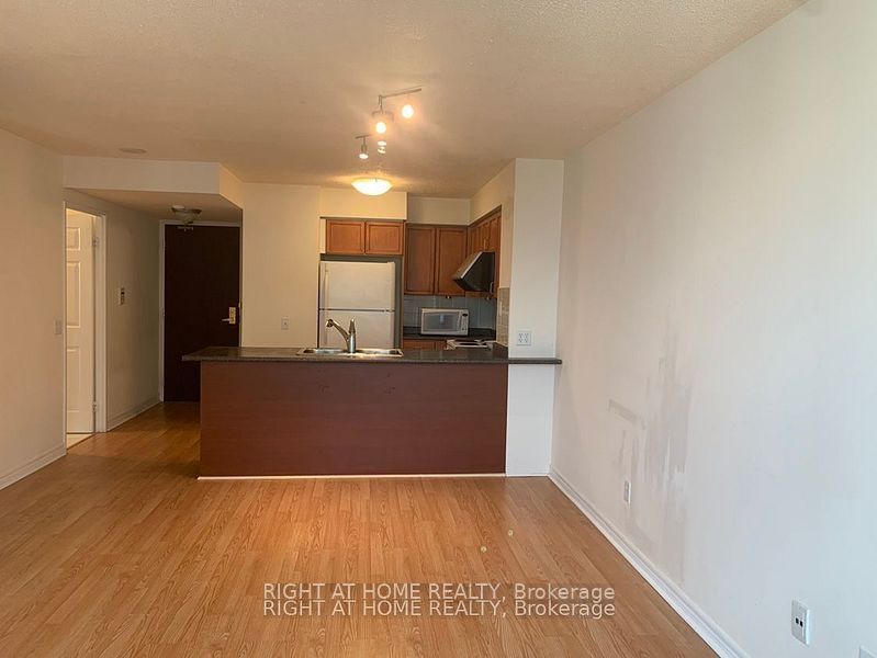 18 Parkview Ave, unit 1903 for rent - image #5