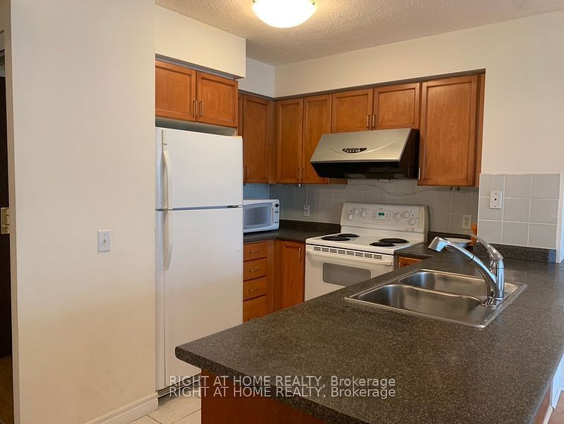 18 Parkview Ave, unit 1903 for rent - image #6