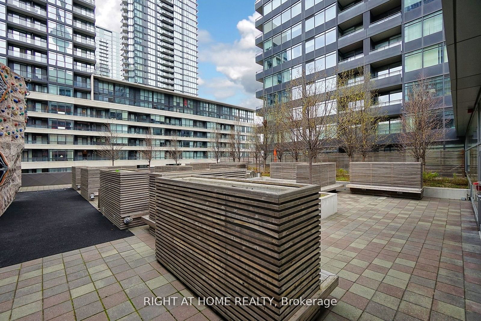 4K Spadina Ave, unit 309 for sale