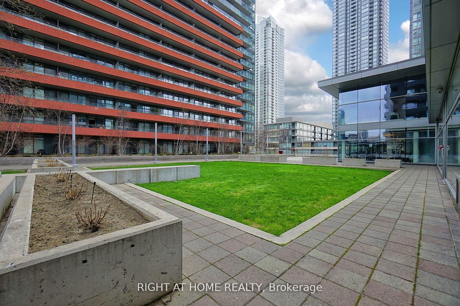 4K Spadina Ave, unit 309 for sale