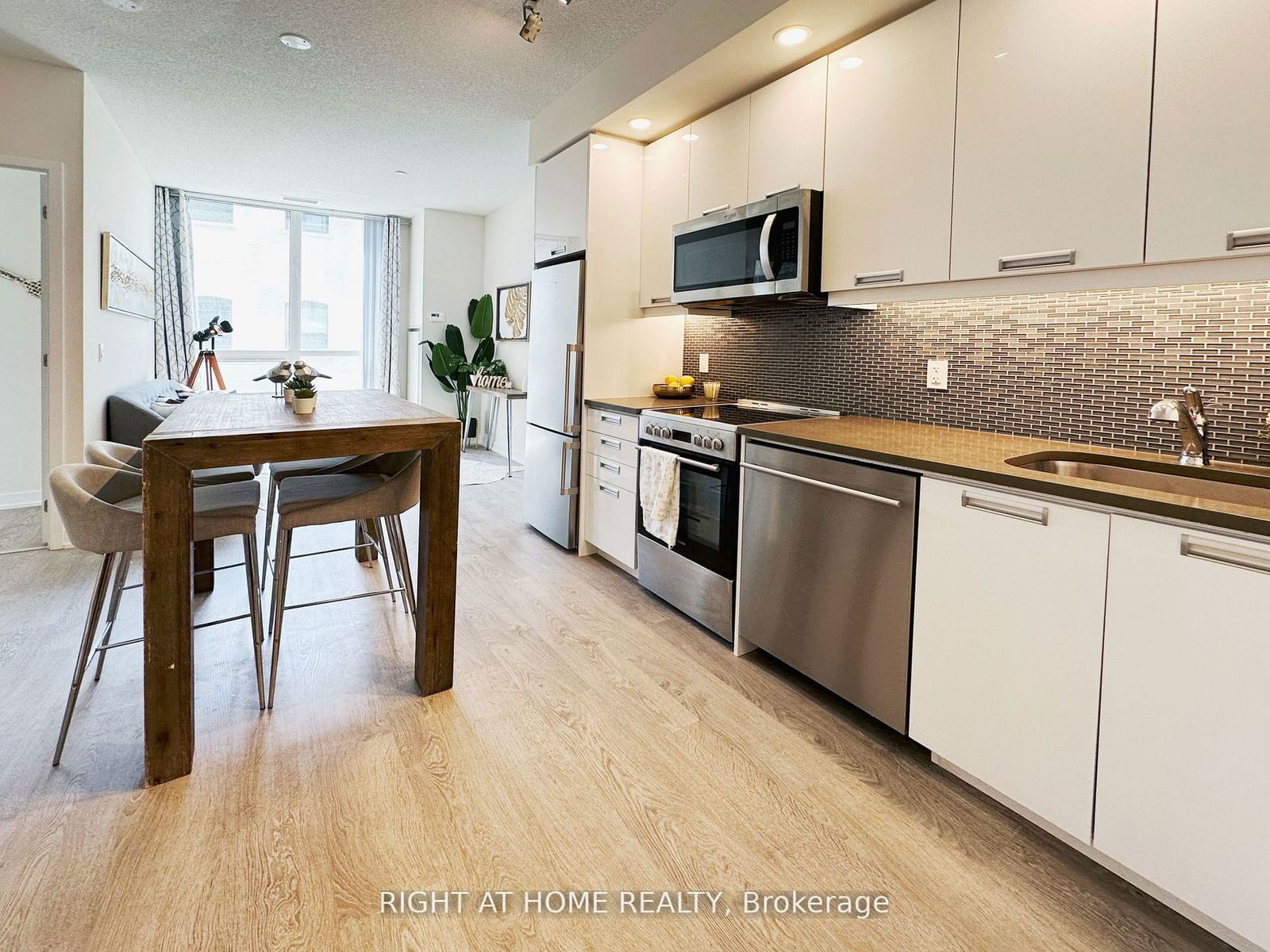 99 JOHN St, unit 301 for sale - image #5