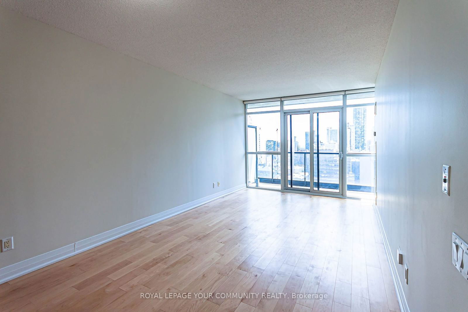 21 Carlton St, unit 2110 for rent - image #9