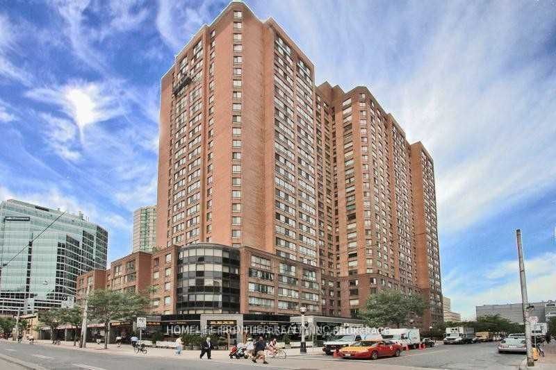 633 Bay St, unit 712 for rent