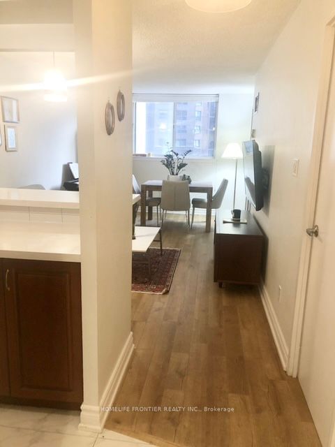 633 Bay St, unit 712 for rent