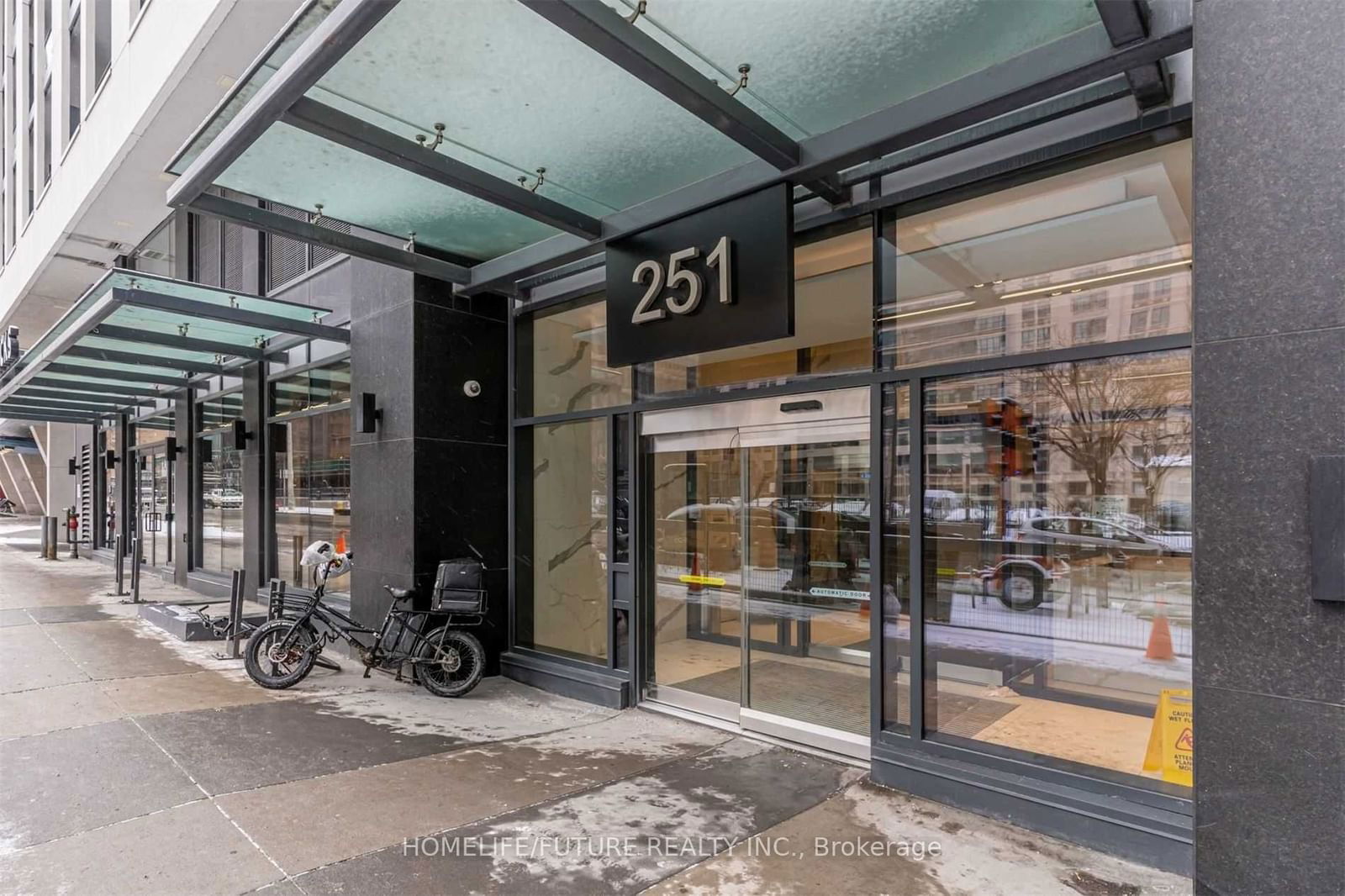 251 JARVIS St, unit 406 for rent - image #2