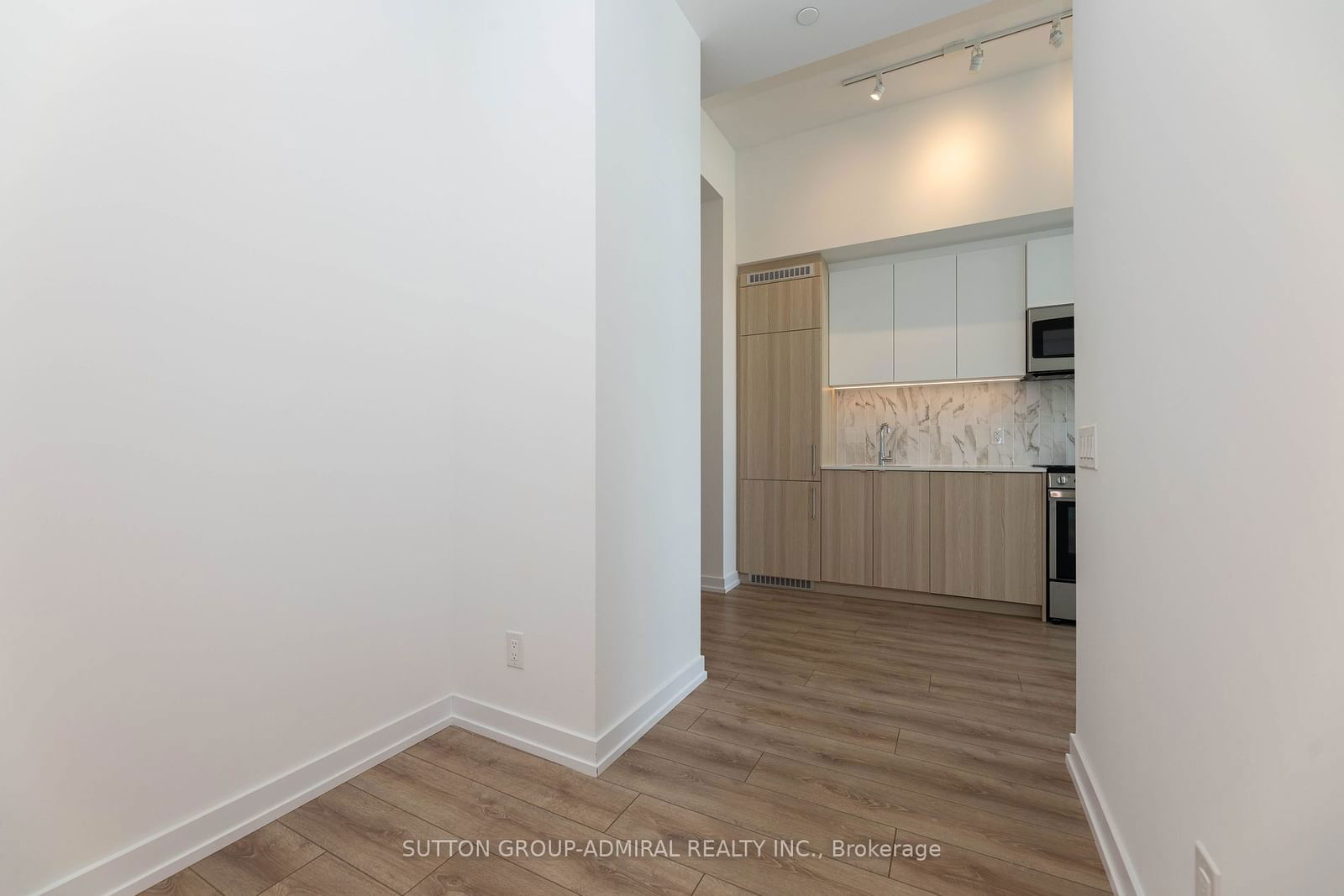 500 Dupont St, unit 808 for sale