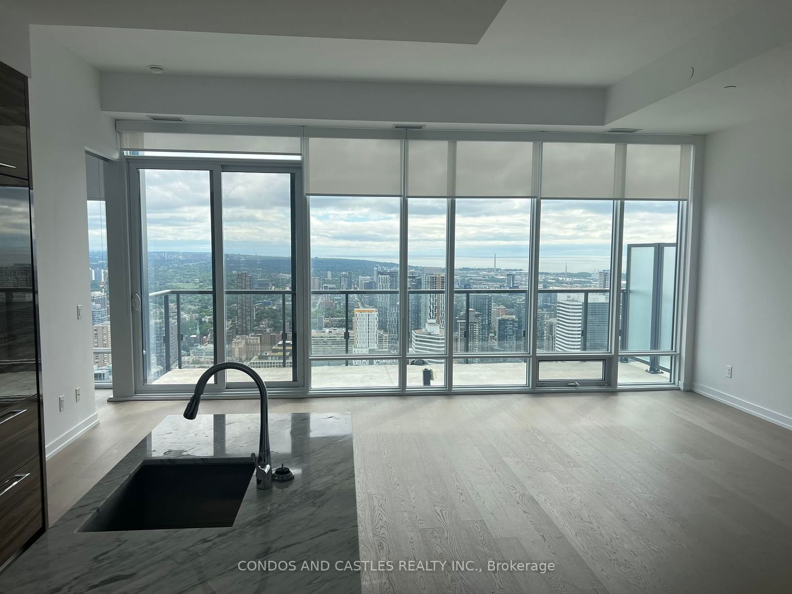 488 University Ave, unit 5502 for rent - image #19