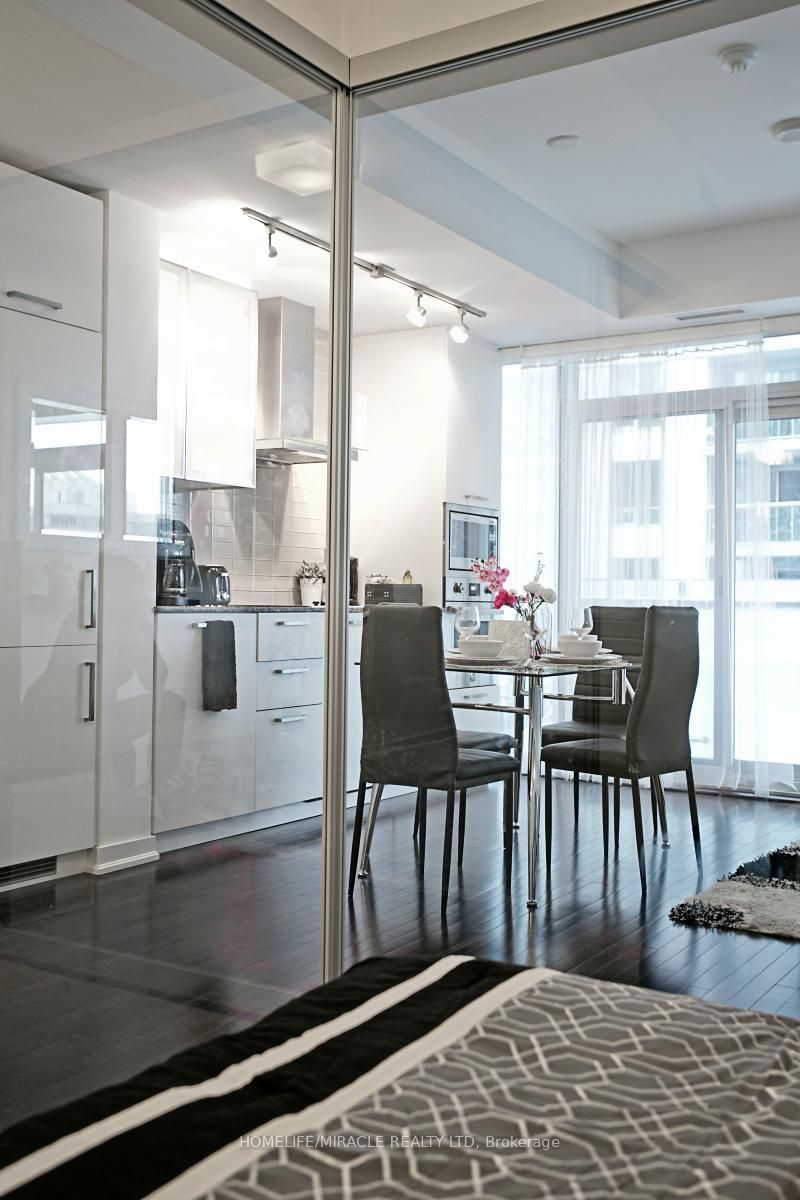 12 York St, unit 3605 for sale - image #9