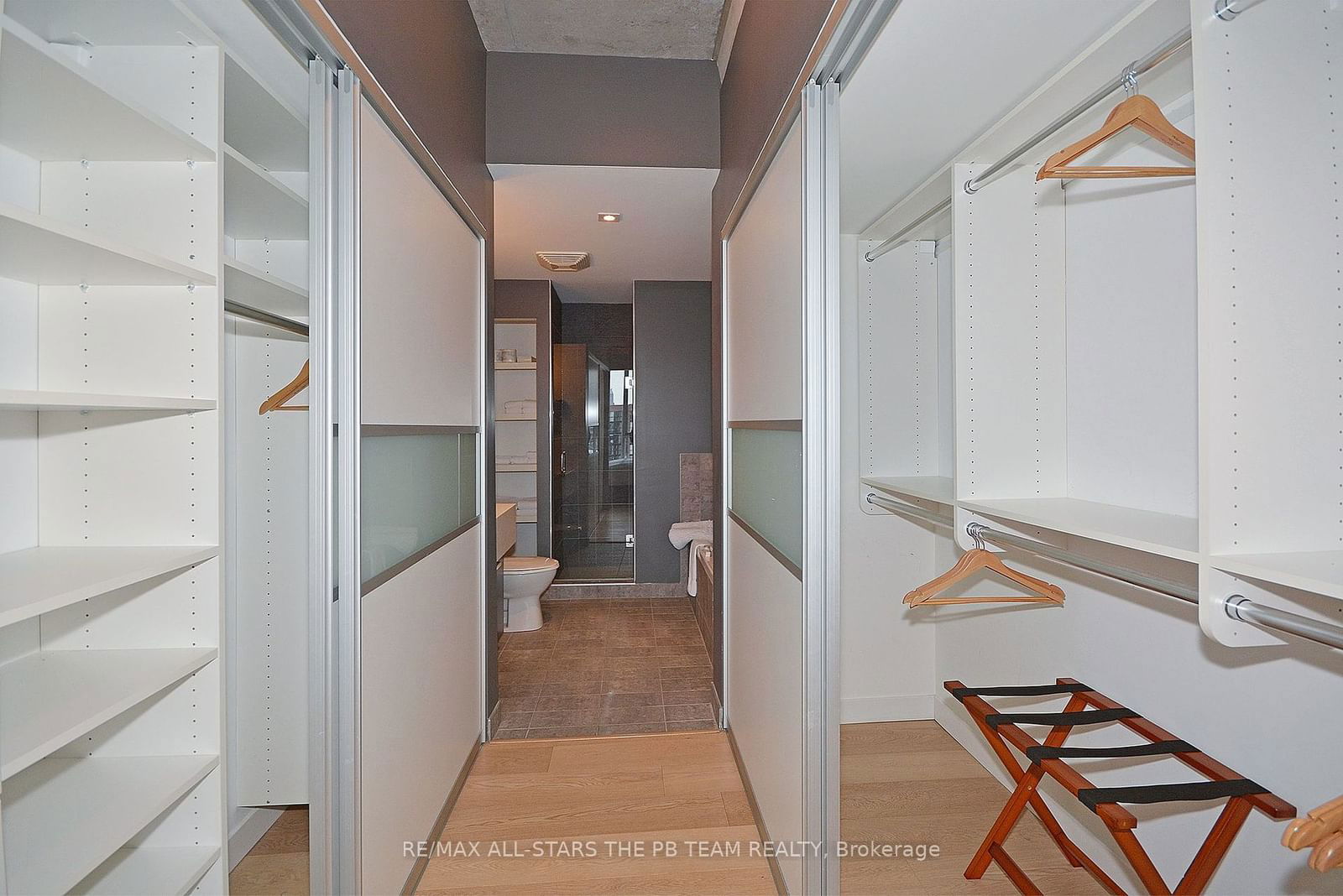 552 Wellington St W, unit 1205 for rent