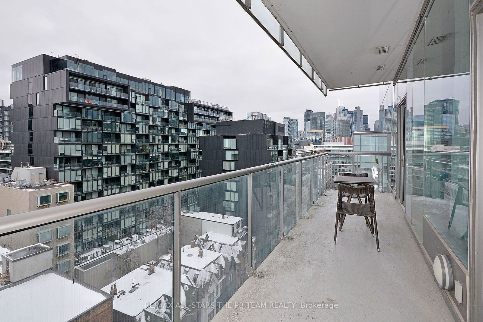 552 Wellington St W, unit 1205 for rent