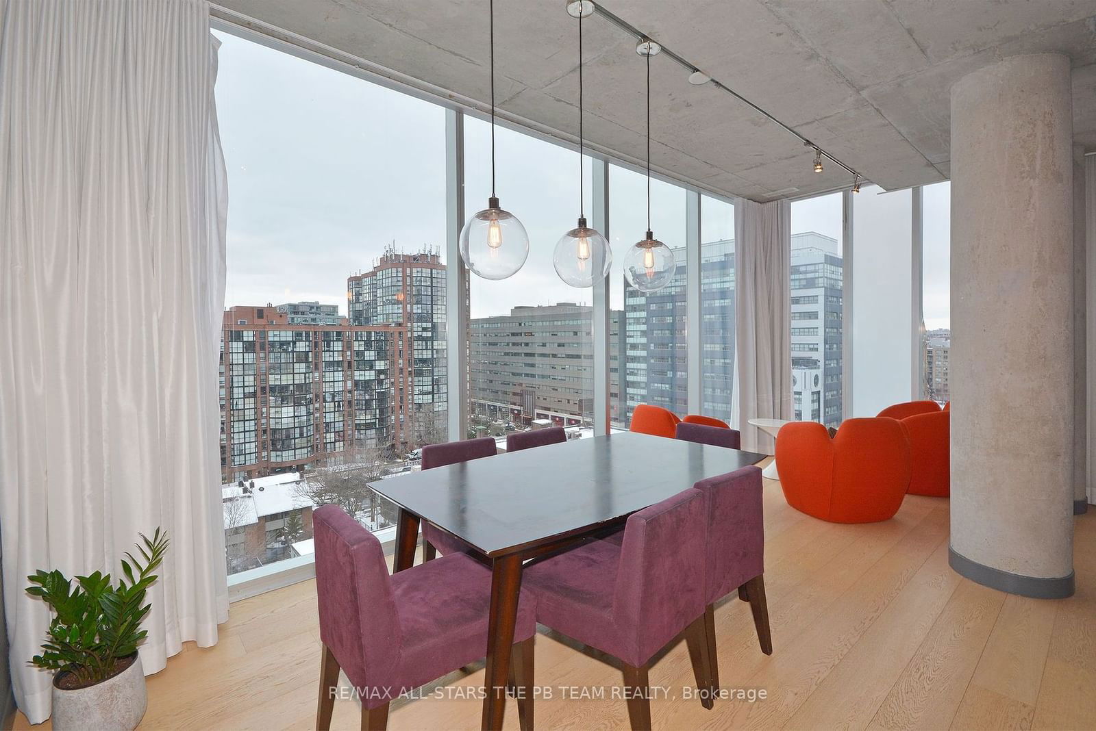 552 Wellington St W, unit 1205 for rent