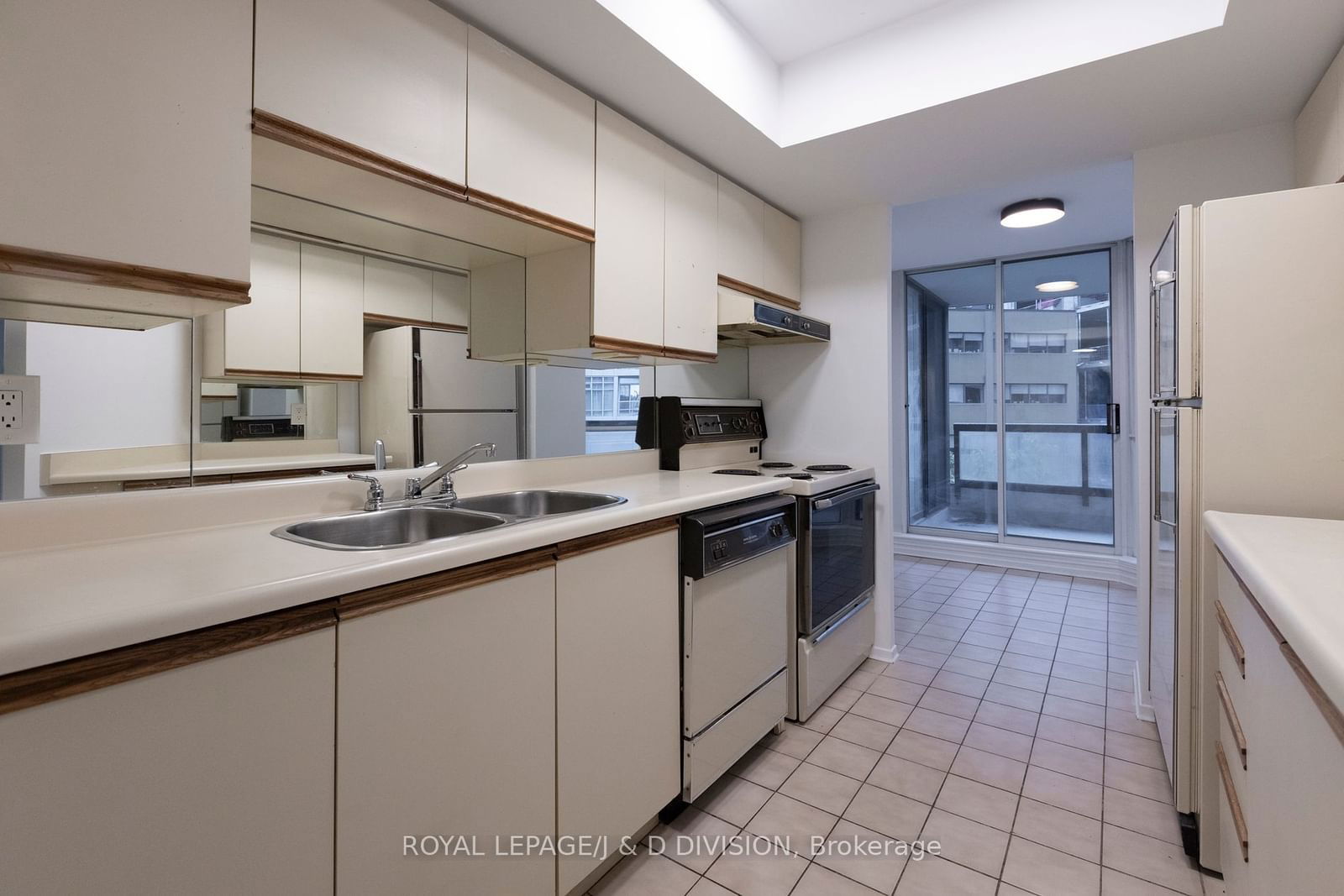 30 Holly St, unit 504 for sale - image #6