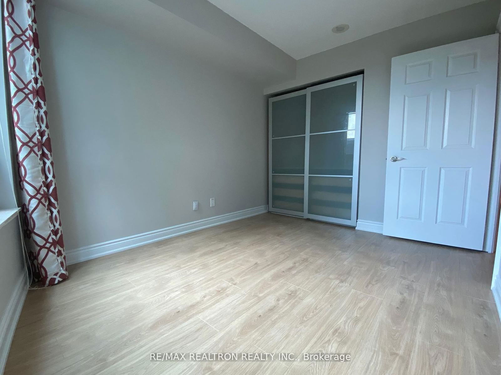 15 Greenview Ave, unit 310 for sale - image #16