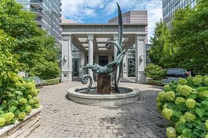 15 Greenview Ave, unit 310 for sale - image #3