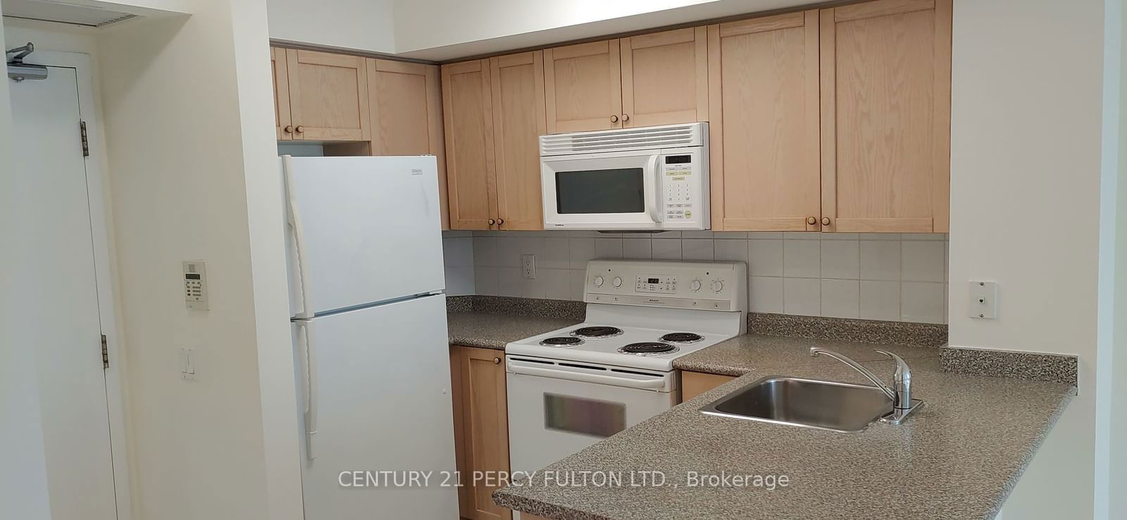 28 Harrison Garden Blvd, unit 709 for rent - image #9