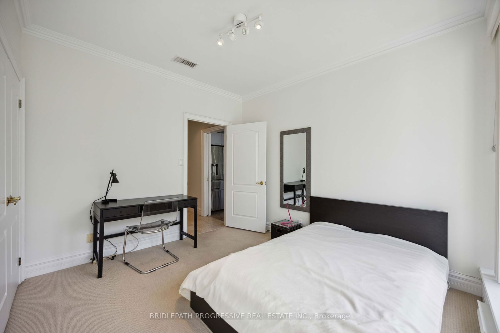 1 Watergarden Way, unit 408 for rent - image #20