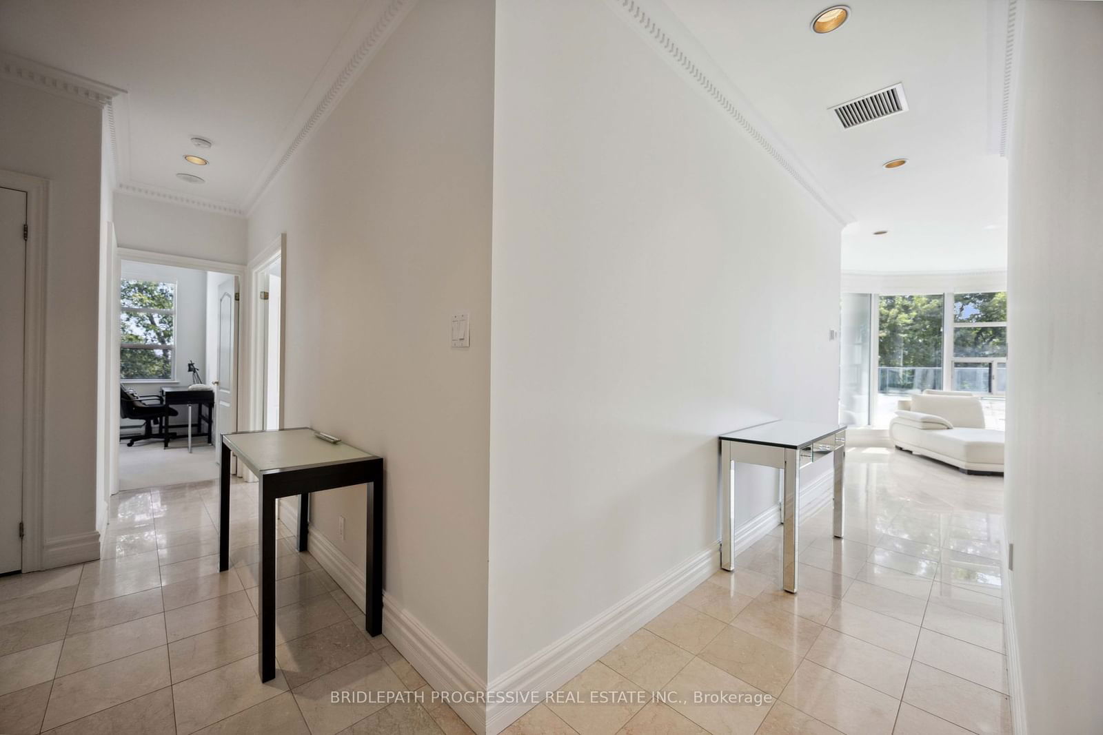 1 Watergarden Way, unit 408 for rent - image #9