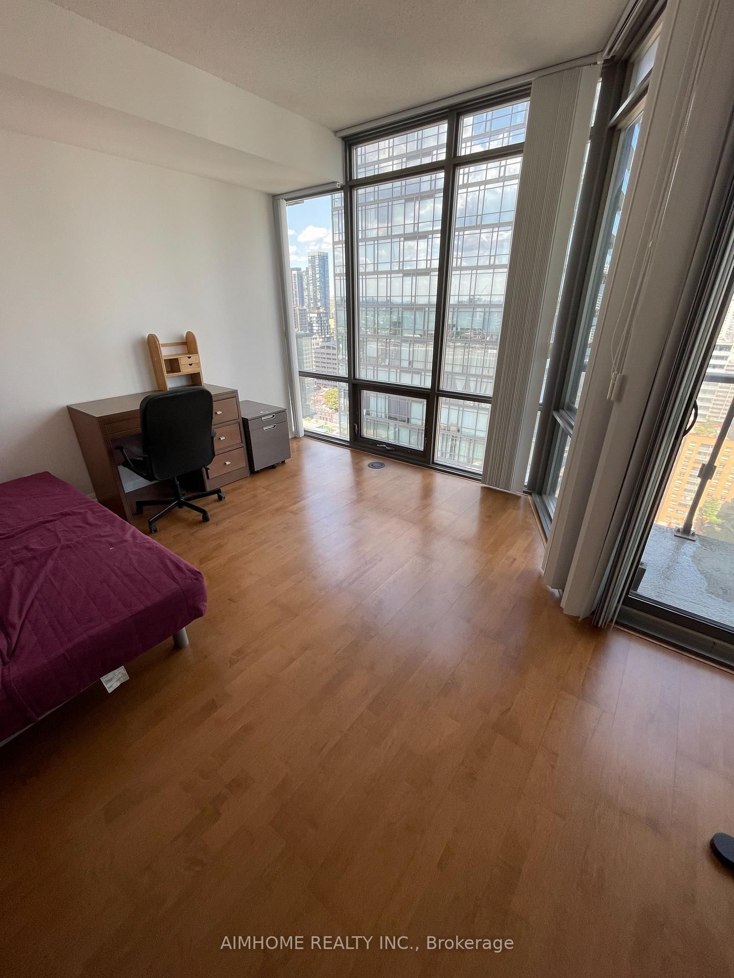 832 Bay St, unit 2407 for rent - image #4