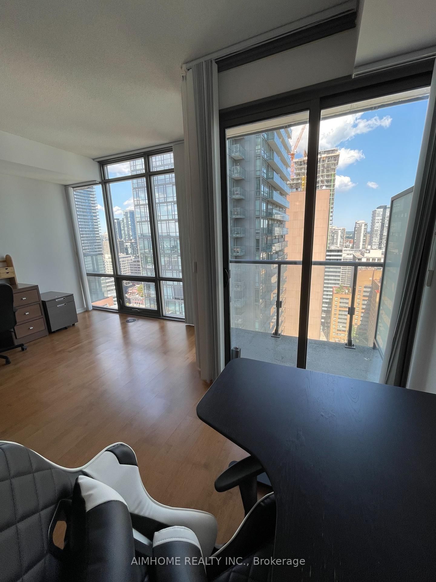 832 Bay St, unit 2407 for rent - image #8