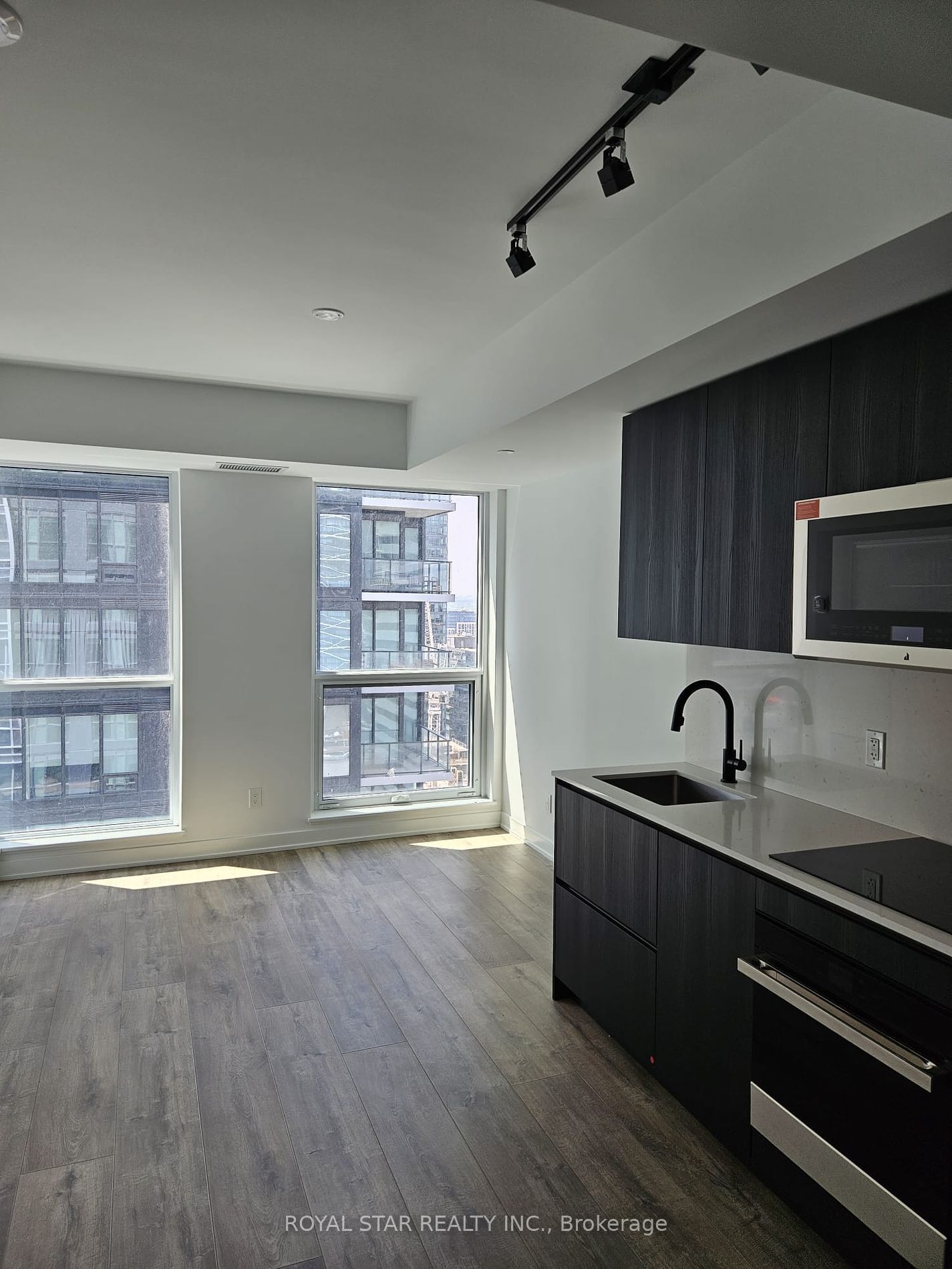 327 King St W, unit 2205 for rent