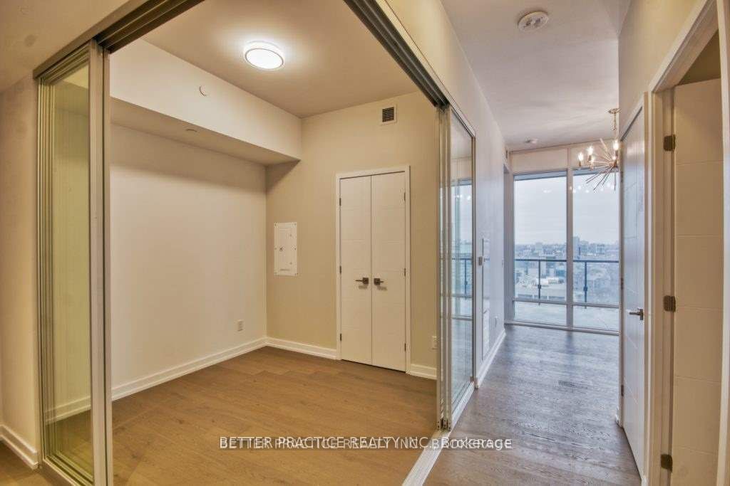 488 University Ave, unit 2702 for rent - image #4