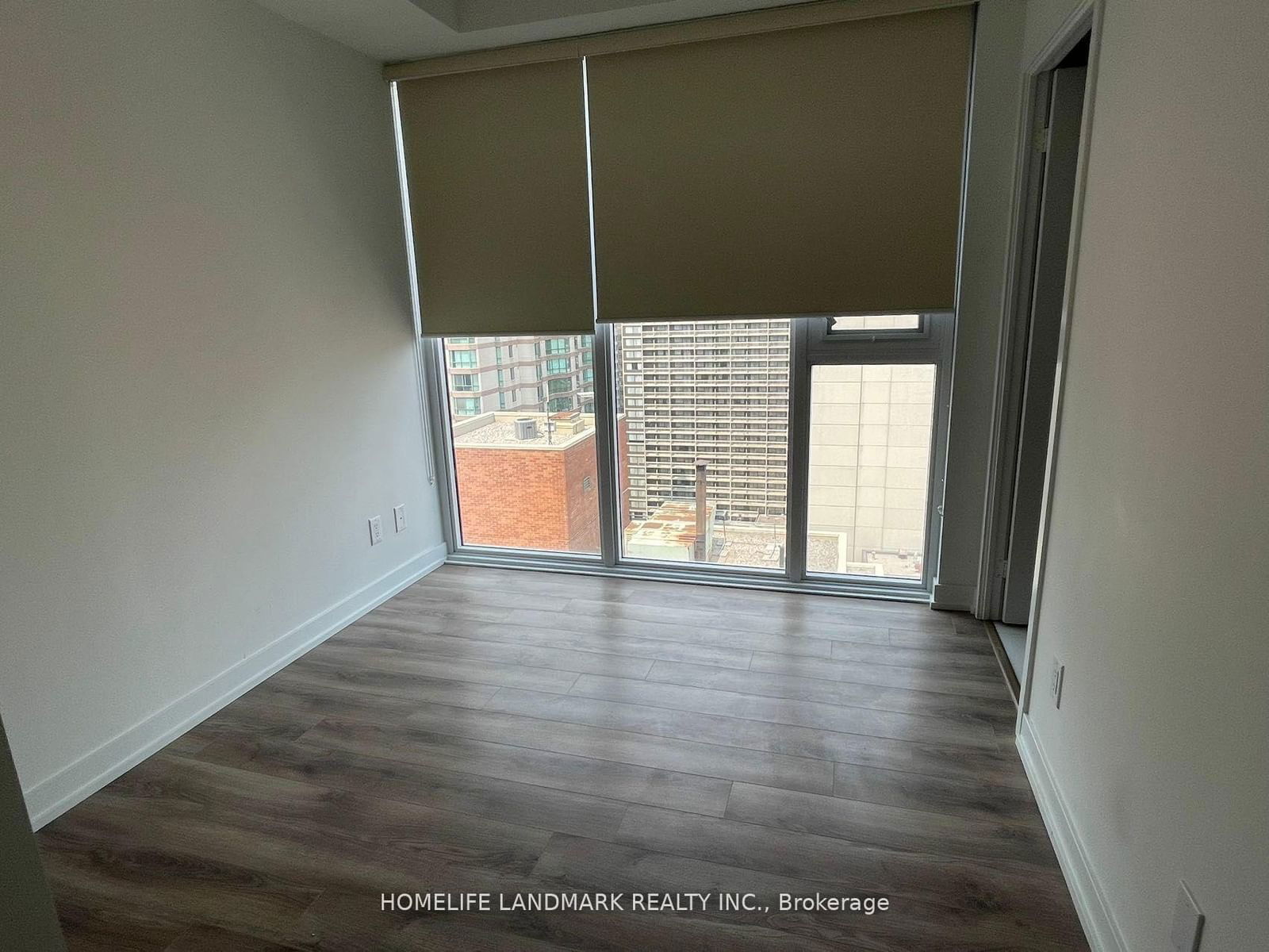 20 Edward St, unit 1816 for rent