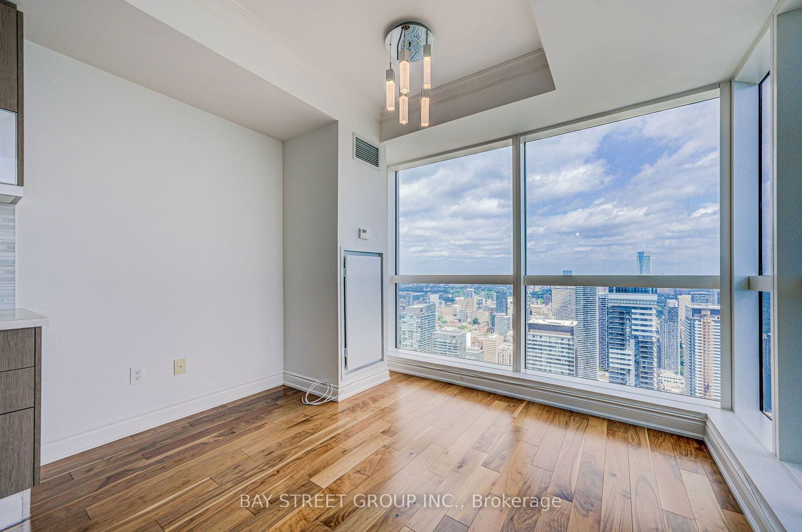 388 Yonge St, unit 6701 for rent - image #11