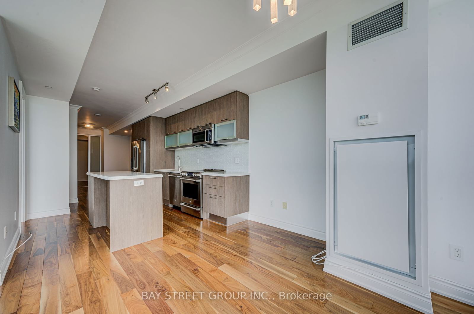 388 Yonge St, unit 6701 for rent - image #13